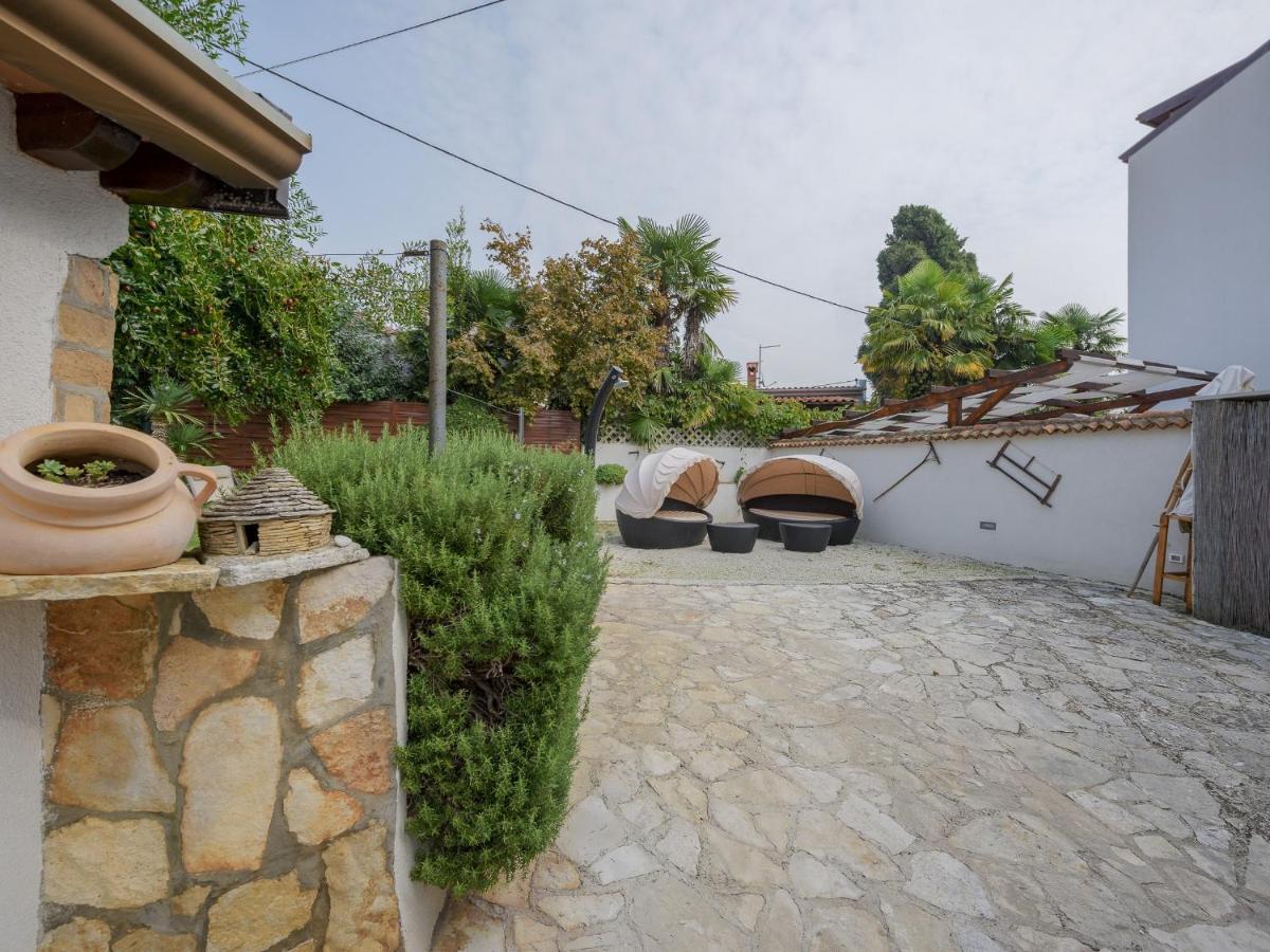Casa Astrid By The Sea In Poreč Extérieur photo